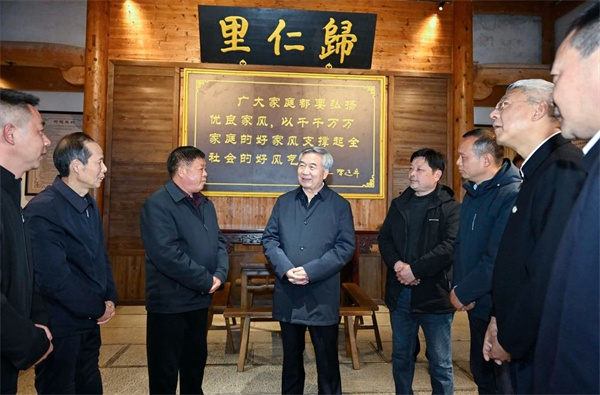 李希在江西調(diào)研時強(qiáng)調(diào) 深入貫徹落實中央紀(jì)委四次全會精神 縱深推進(jìn)全面從嚴(yán)治黨和反腐敗斗爭
